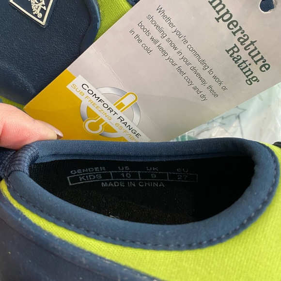 Kids muckster shoes, the Muck Boot Collection. Size 10 green/navy - Picture 2 of 3